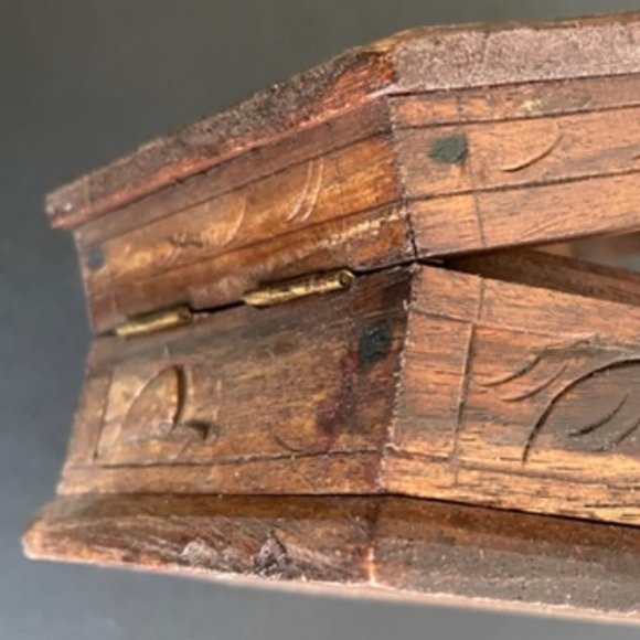 Hexagonal CARVED WOOD TRINKET BOX WITH HINGED LID for Jewelry, Décor, Treasures - Picture 12 of 14